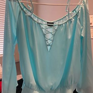 Bebé shirt M size looks like new, is an aqua color really pretty.